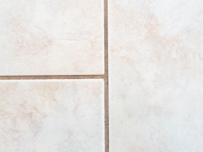 a close-up of white tile with 168极速赛车预测网最新结果记录 -赛车开奖结果体彩 Cleangrout lines after Zerorez cleaned it